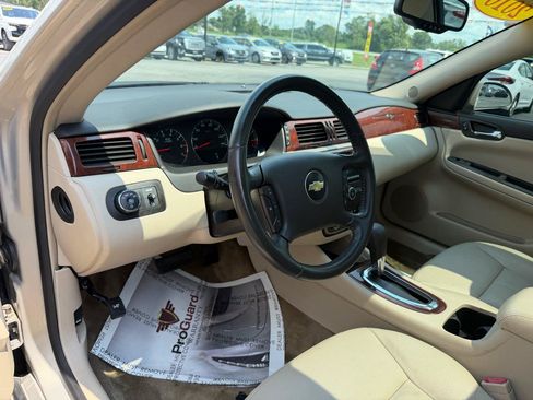 Used 2010 Chevrolet Impala LTZ FWD image 12
