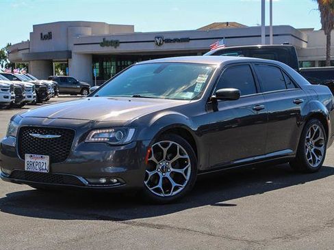 Used 2018 Chrysler 300 S image 1