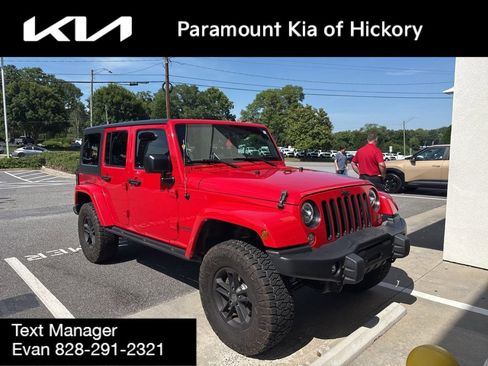 Used 2017 Jeep Wrangler Unlimited Sahara AWD/4WD image 3