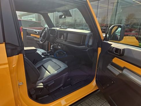 Used 2022 Ford Bronco Black Diamond w/ Sasquatch Package image 18