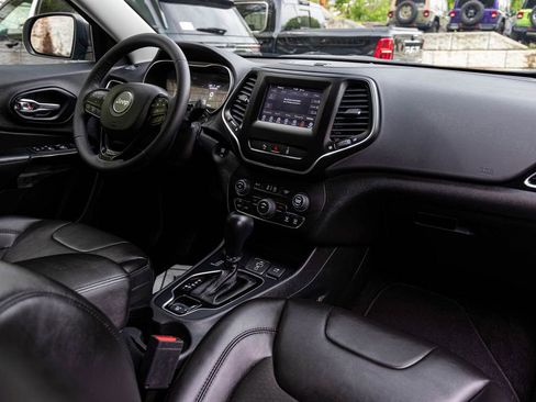 Used 2021 Jeep Cherokee Latitude Plus w/ Sun & Sound Group AWD/4WD image 31