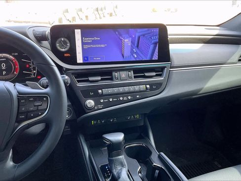 Used 2025 Lexus ES 300h w/ Premium Package image 6