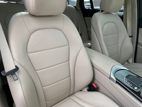 Certified 2022 Mercedes-Benz GLC 300 w/ Premium Package Lite image 35