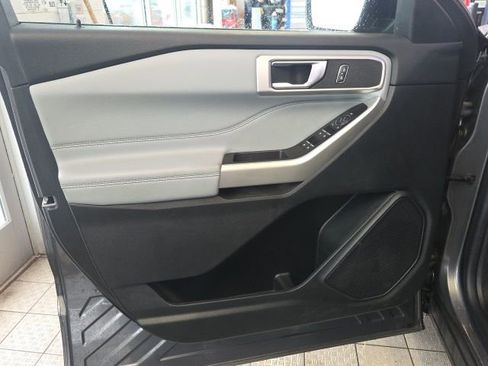Used 2022 Ford Explorer XLT w/ Equipment Group 202A image 26