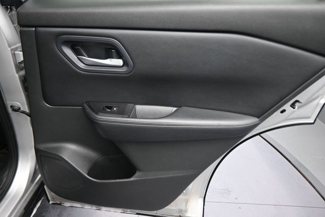 Used 2024 Nissan Rogue SV AWD/4WD image 15