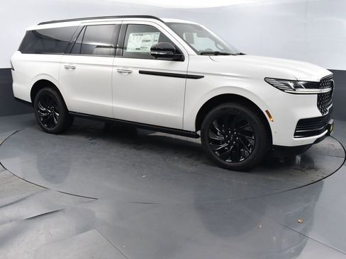 New 2025 Lincoln Navigator L Reserve w/ Jet Appearance Package image 5