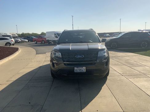 Used 2018 Ford Explorer XLT w/ Equipment Group 202A image 3