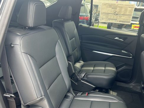 New 2026 Chevrolet Traverse LT w/ Driver Confidence Package AWD/4WD image 15