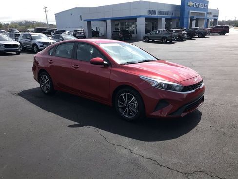 Used 2022 Kia Forte LXS image 2