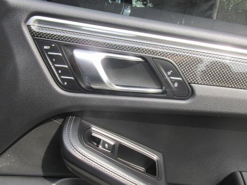 Used 2018 Porsche Macan Turbo image 62