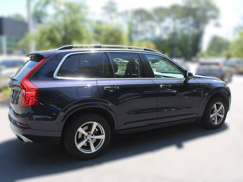 Used 2017 Volvo XC90 T5 Momentum w/ Vision Package FWD image 13