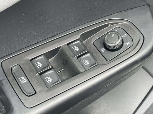 Certified 2024 Volkswagen Taos SE FWD image 15