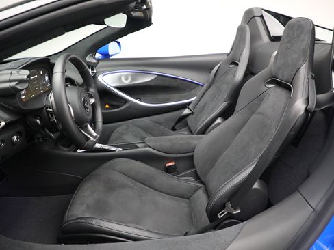 New 2025 McLaren Artura Spider image 35