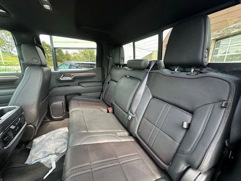 Used 2023 Chevrolet Silverado 1500 High Country w/ High Country Premium Package image 32