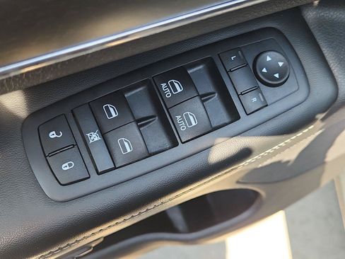 Used 2015 Jeep Grand Cherokee Limited AWD/4WD image 24