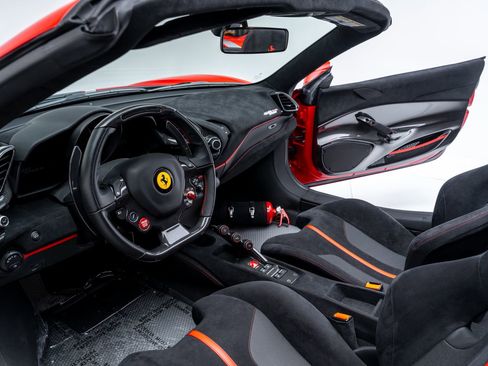 Used 2020 Ferrari 488 Pista Spider image 2