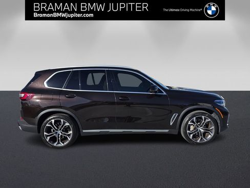 Certified 2022 BMW X5 sDrive40i image 3