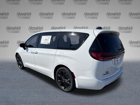 New 2026 Chrysler Pacifica Select image 6