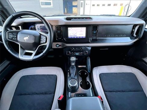 Used 2023 Ford Bronco Wildtrak image 16