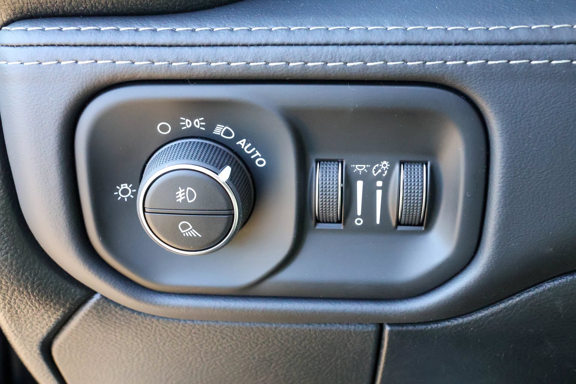 New 2026 RAM 3500 Laramie AWD/4WD image 32