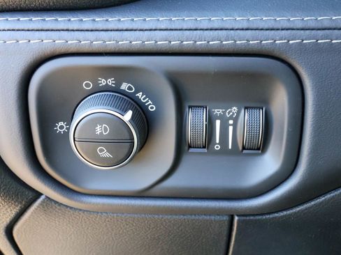 New 2026 RAM 3500 Laramie AWD/4WD image 32
