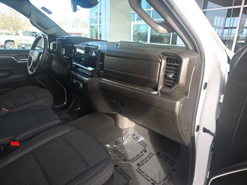 Used 2024 Chevrolet Silverado 1500 LT image 10