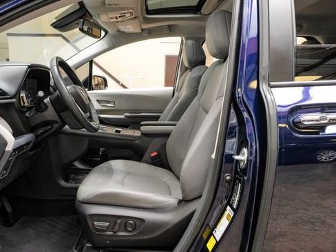 Used 2022 Toyota Sienna XLE w/ XLE Plus Package AWD/4WD image 4