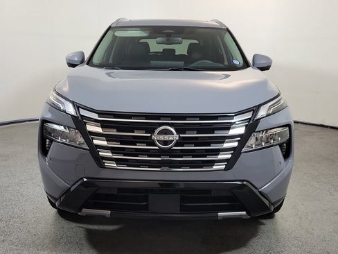 Used 2024 Nissan Rogue Platinum FWD image 2