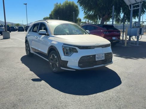 Used 2023 Kia Niro Wave FWD image 3