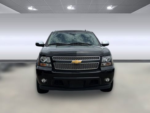 Used 2013 Chevrolet Suburban LTZ RWD image 5