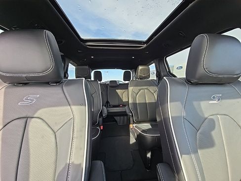 New 2026 Chrysler Pacifica Limited w/ S Appearance Package image 51