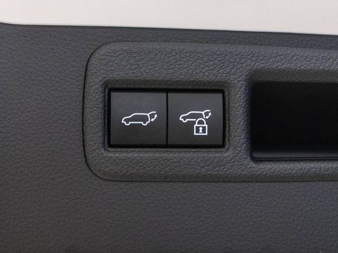 Certified 2024 Toyota Venza XLE AWD/4WD image 35