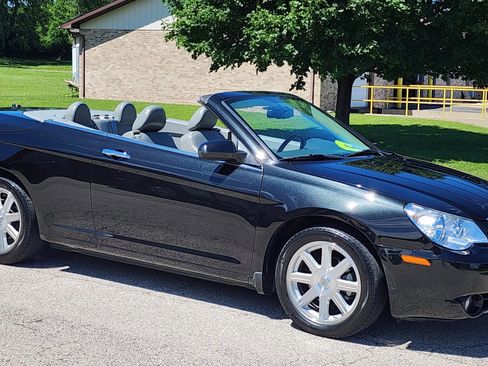 Used 2008 Chrysler Sebring Limited w/ Electronics Convenience Group FWD image 2
