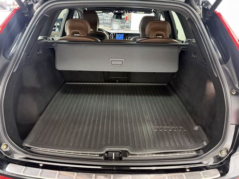 Used 2023 Volvo XC60 B5 Plus w/ Climate Package AWD/4WD image 19