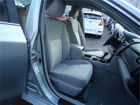 Used 2015 Toyota Camry LE FWD image 14