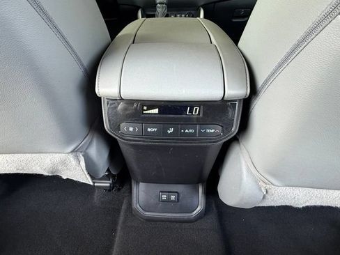 Used 2020 Toyota Highlander XLE FWD image 21