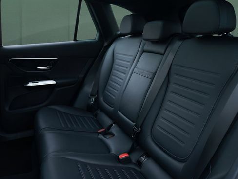 Used 2025 Mercedes-Benz GLC 43 AMG 4MATIC image 13