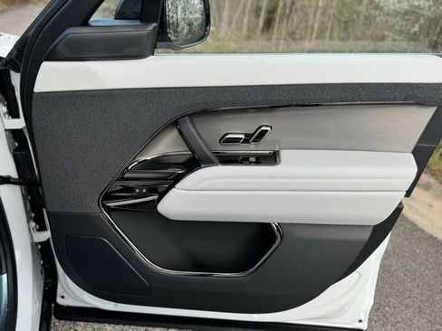 New 2026 Land Rover Range Rover Sport SE AWD/4WD image 18