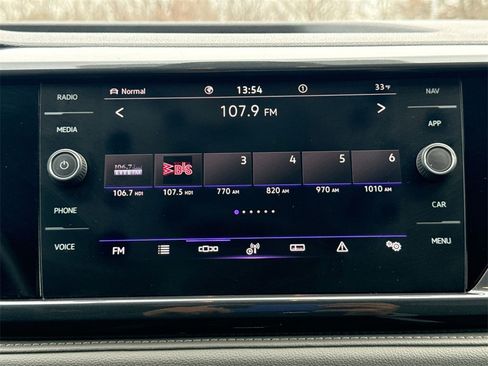 Used 2022 Volkswagen Taos SEL image 12