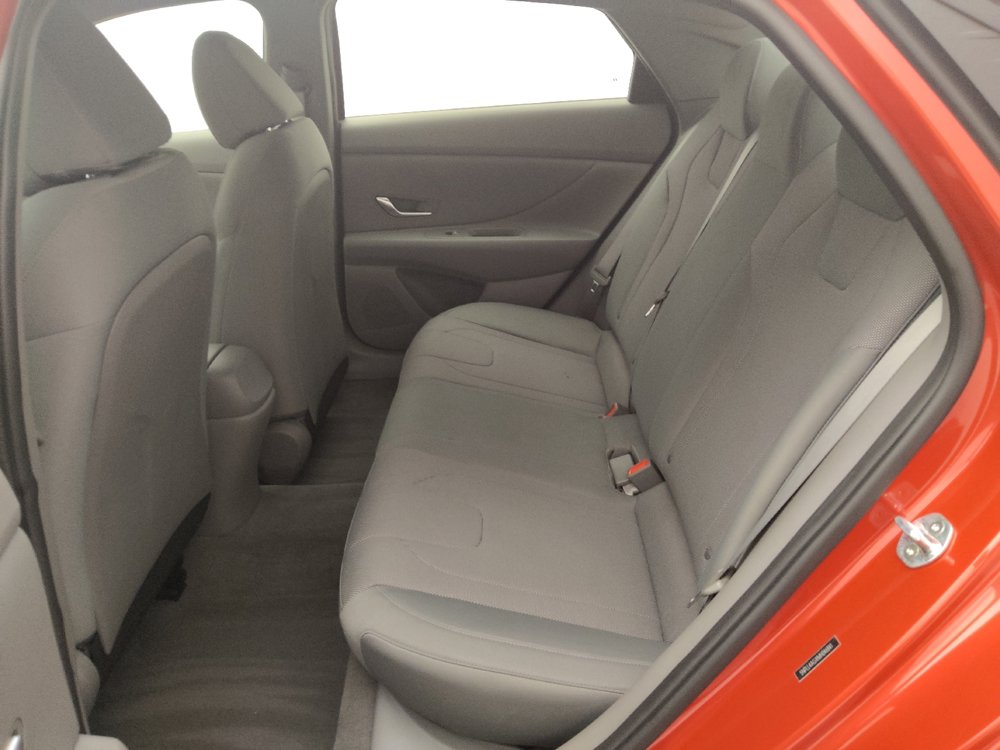 Used 2021 Hyundai Elantra SE FWD image 18