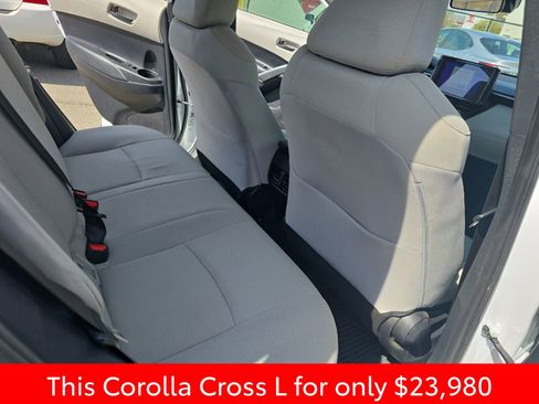 Used 2024 Toyota Corolla Cross L image 17