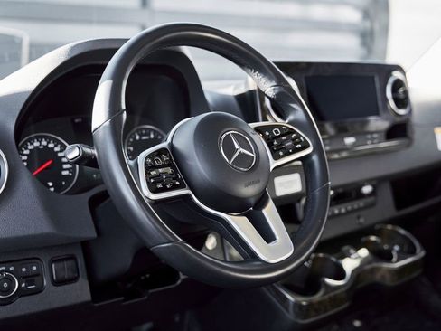 Used 2019 Mercedes-Benz Sprinter 144 image 39