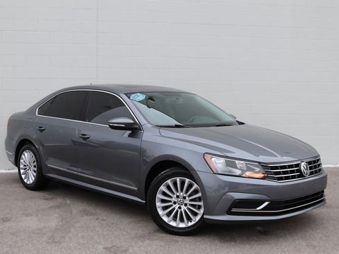 Used 2016 Volkswagen Passat 1.8T SE image 1