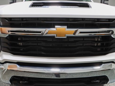 Used 2024 Chevrolet Silverado 3500 LT image 4