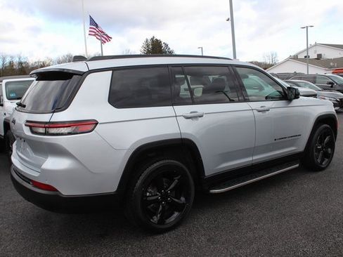 Used 2021 Jeep Grand Cherokee L Laredo image 30