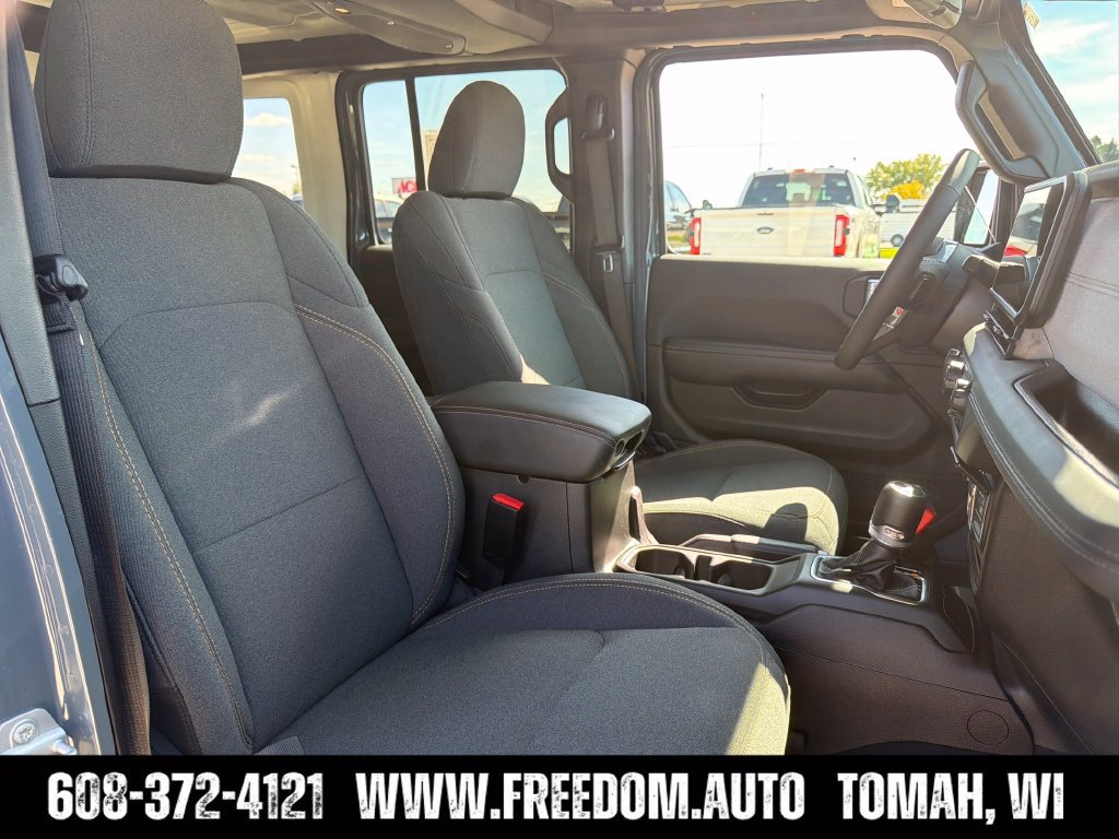Used 2026 Jeep Wrangler Unlimited Sahara AWD/4WD image 38
