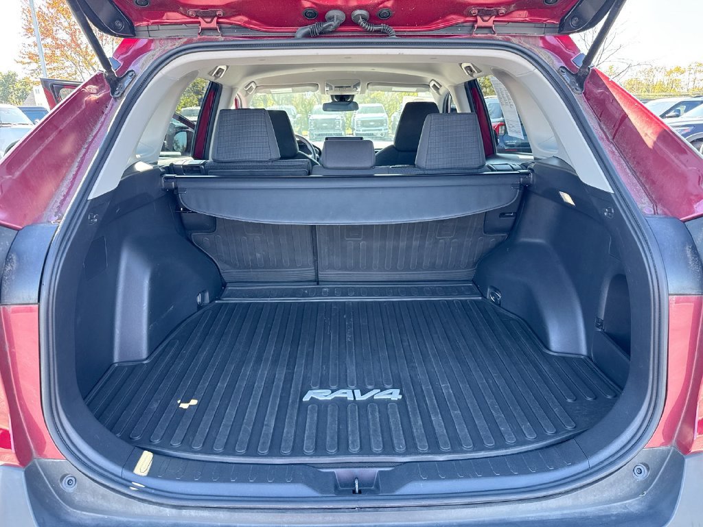 Used 2022 Toyota RAV4 LE AWD/4WD image 23