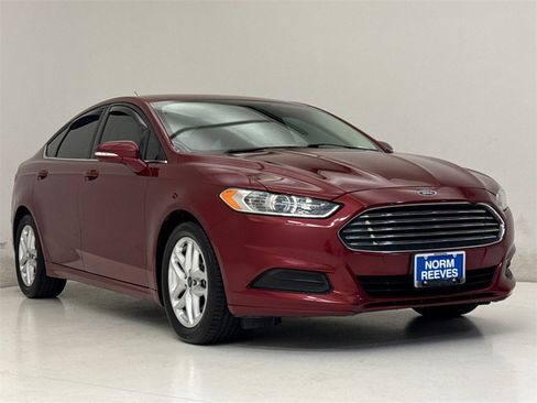 Used 2015 Ford Fusion SE image 4