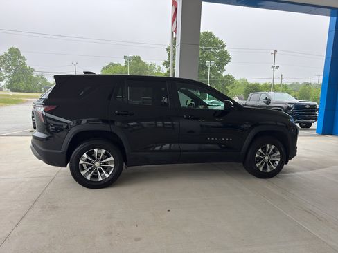 Used 2025 Chevrolet Equinox LT FWD image 3
