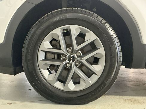 Used 2024 Kia Telluride LX AWD/4WD image 13